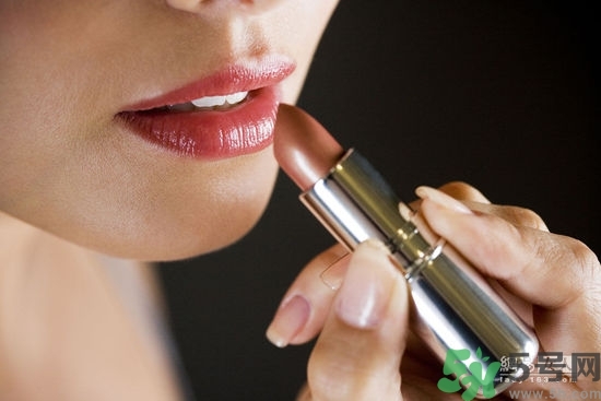 夏天口紅怎么保存？夏天口紅能凍冰箱里嗎？