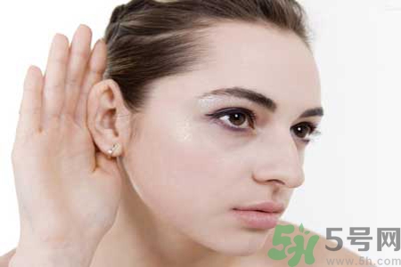 耳朵后面長了個硬包怎么回事？ 耳朵后面長了個硬包怎么辦？