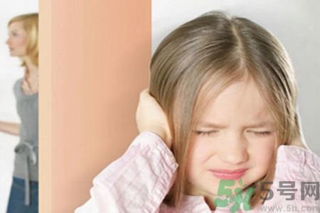 耳朵里面長痘痘怎么辦？耳朵里面長痘痘什么原因？