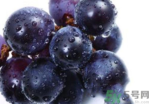 葡萄外面白色的東西是什么？葡萄外面白色的東西可以吃嗎？