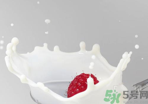 有機(jī)奶粉和配方奶粉有什么區(qū)別？有機(jī)奶粉和配方奶粉哪個(gè)好？