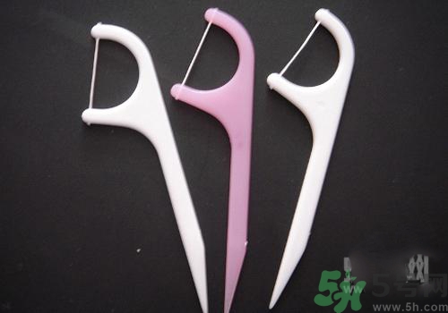 用牙線牙齦出血是怎么回事？用牙線牙齦出血怎么辦？