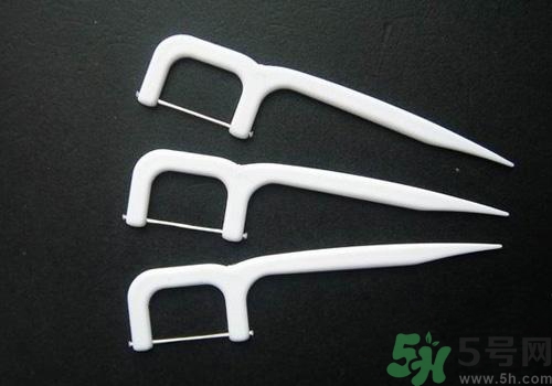 用牙線牙齦出血是怎么回事？用牙線牙齦出血怎么辦？