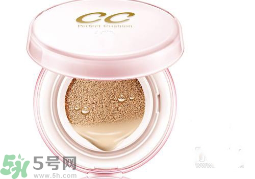 cc霜和防曬霜哪個(gè)先用？cc霜和防曬霜的使用順序