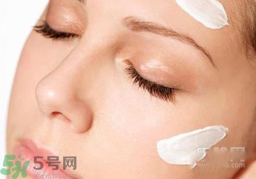 cc霜和粉底液的區(qū)別 cc霜和粉底液哪個先用？