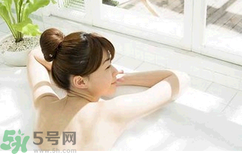 剖腹產(chǎn)后多久可以洗澡？剖腹產(chǎn)后洗澡正確的洗澡方法及注意事項