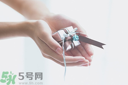 七夕和老婆怎么過？七夕送老婆什么禮物？