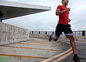 咳嗽的時(shí)候可以跑步嗎?咳嗽跑步好嗎 咳嗽的時(shí)候可以跑步嗎?咳嗽跑步好嗎