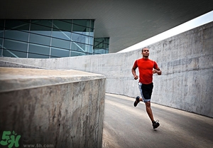 咳嗽的時(shí)候可以跑步嗎?咳嗽跑步好嗎 咳嗽的時(shí)候可以跑步嗎?咳嗽跑步好嗎