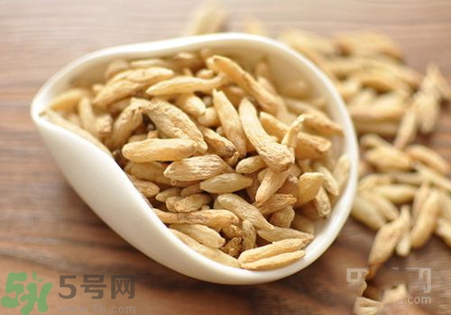 秋天嘴唇干燥怎么辦？秋天嘴唇干燥吃什么？