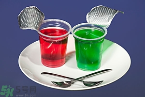 寶寶咳嗽能吃果凍嗎？寶寶多大可以吃果凍？