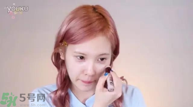 戴眼鏡怎么化妝？眼鏡妝怎么畫