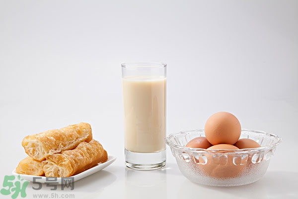 豆奶粉結(jié)塊還能喝嗎？豆奶粉分層還能喝嗎？