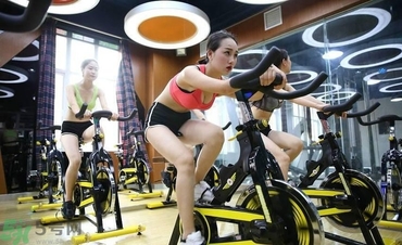 女生可以練腹肌嗎？女生怎么練腹??？