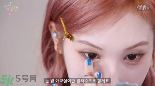 戴眼鏡怎么化妝？眼鏡妝怎么畫