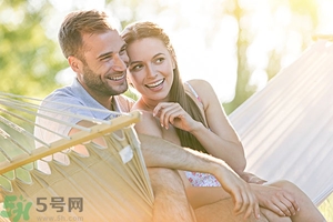 女生喜歡成熟的男生嗎？女生喜歡成熟穩(wěn)重的類(lèi)型嗎？