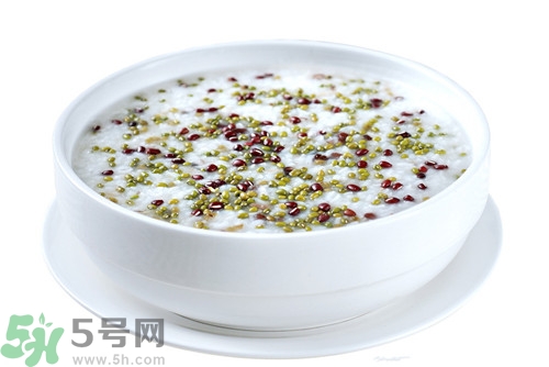 夜宵吃綠豆粥會胖嗎?一碗綠豆粥的熱量是多少 夜宵吃綠豆粥會胖嗎?一碗綠豆粥的熱量是多少