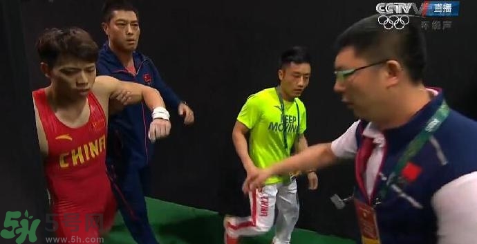 諶利軍舉重棄權(quán) 舉重為什么容易腿抽筋？