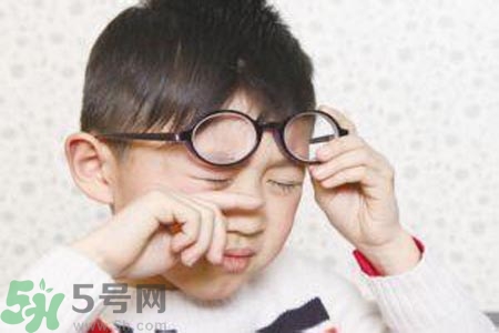 近視眼的發(fā)病因素？近視眼的并發(fā)癥有哪些？