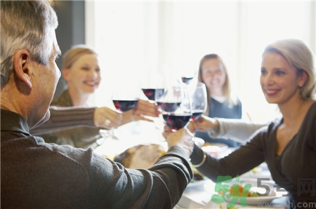 吃飯速度過快會怎樣?吃飯的速度過快有什么影響 吃飯速度過快會怎樣?吃飯的速度過快有什么影響