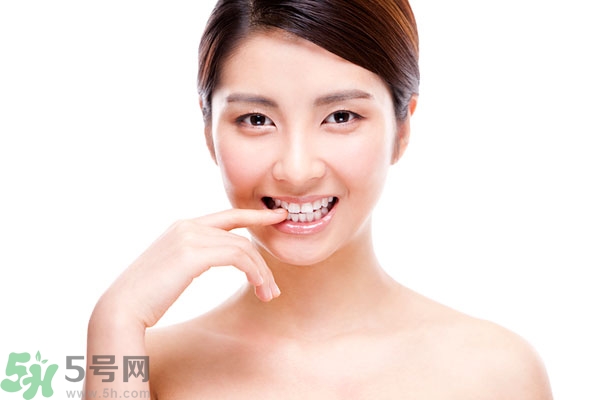 寶寶為什么喜歡咬指甲？寶寶咬指甲是怎么回事？