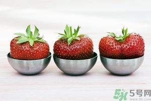 草莓有點(diǎn)爛還能吃嗎？草莓爛了一點(diǎn)還能吃嗎？