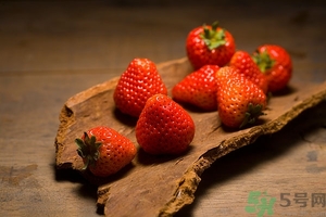 草莓有點(diǎn)爛還能吃嗎？草莓爛了一點(diǎn)還能吃嗎？