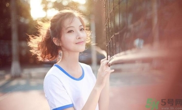 13歲女生平胸怎么辦？13歲女生平胸正常嗎？