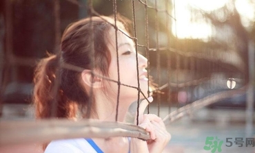 13歲女生平胸怎么辦？13歲女生平胸正常嗎？