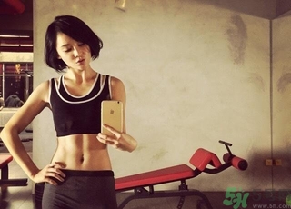 女生健身喝什么牛奶好？女生健身吃什么好？