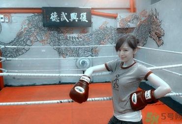 女生健身喝什么牛奶好？女生健身吃什么好？