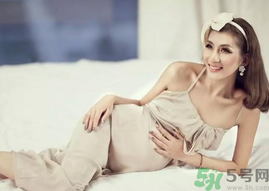 先兆流產(chǎn)是什么原因引起的？ 先兆流產(chǎn)的癥狀有哪些？