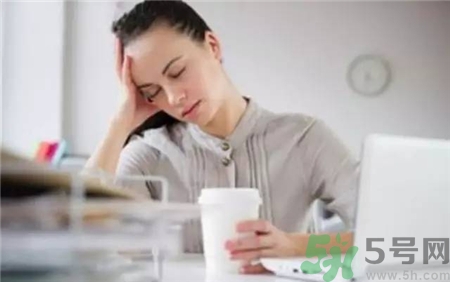 女白領(lǐng)夏天吹出滑膜炎,吹空調(diào)會(huì)得滑膜炎嗎? 女白領(lǐng)夏天吹出滑膜炎,吹空調(diào)會(huì)得滑膜炎嗎?