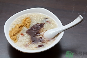 吃白粥會(huì)長(zhǎng)胖嗎?一碗白粥的熱量是多少