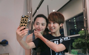 女生去健身房怎么穿衣服？女生去健身房穿什么鞋？