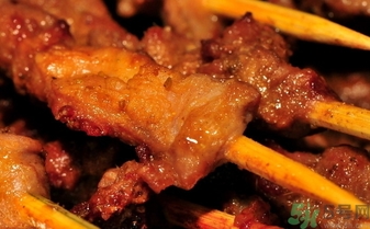 吃羊肉串后吃什么好?吃完烤羊肉串后吃什么排毒好? 吃羊肉串后吃什么好?吃完烤羊肉串后吃什么排毒好?