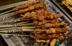 吃羊肉串會上火嗎 羊肉串吃多了會怎么樣 吃羊肉串會上火嗎 羊肉串吃多了會怎么樣