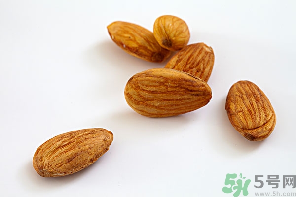 吃杏仁會(huì)胖嗎?杏仁的熱量是多少 吃杏仁會(huì)胖嗎?杏仁的熱量是多少