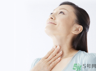 秋季嗓子干癢咳嗽是怎回事？秋季嗓子干癢咳嗽怎么辦？
