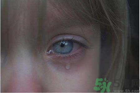 睡覺時流眼淚是怎么回事？如何保護眼睛？