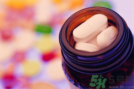 運(yùn)動(dòng)員感冒一天吃6片抗生素需要注意什么？抗生素吃多了會(huì)怎么樣？