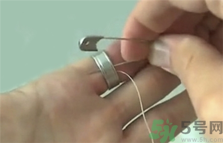 戒指無(wú)法取下怎么辦?如何巧取戒指