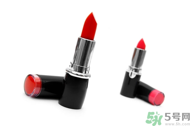 皮膚黑涂什么顏色口紅好看？皮膚白涂什么顏色的口紅？