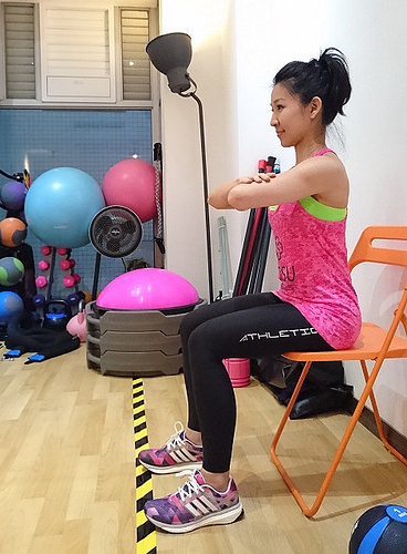 深蹲的正確做法 深蹲的標(biāo)準(zhǔn)動作是怎樣的？