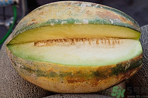 哈密瓜榨汁要加水嗎？哈密瓜榨汁搭配什么？