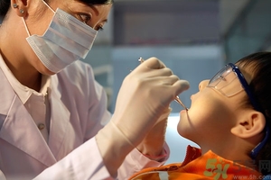 洗牙能讓牙齒變白嗎？洗牙對(duì)牙齒有傷害嗎？