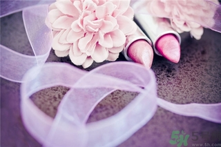 口紅掉色正常嗎？口紅掉色好還是不掉色好？