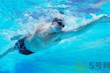 游泳能改善膝關(guān)節(jié)踝關(guān)節(jié)損傷嗎？游泳對(duì)膝關(guān)節(jié)炎有益嗎？