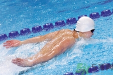 游泳能改善膝關(guān)節(jié)踝關(guān)節(jié)損傷嗎？游泳對(duì)膝關(guān)節(jié)炎有益嗎？