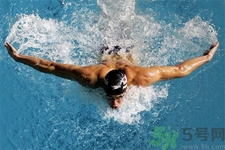 游泳能改善膝關(guān)節(jié)踝關(guān)節(jié)損傷嗎？游泳對(duì)膝關(guān)節(jié)炎有益嗎？